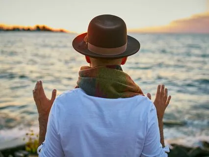 Just Be: Go Beyond Mind And Connect With Your True Self