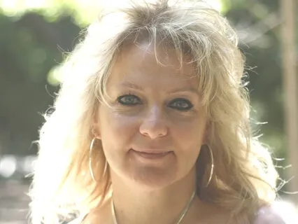 In The Flow with Lauri Albert: A Guided Meditation To Tap Into Your Power