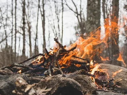 Inspiring Relaxation Music With Fire Crackles