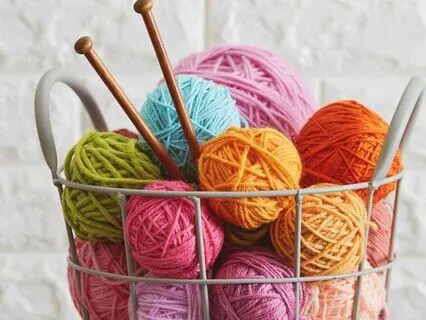 Intimate Piano 11 - Knitting