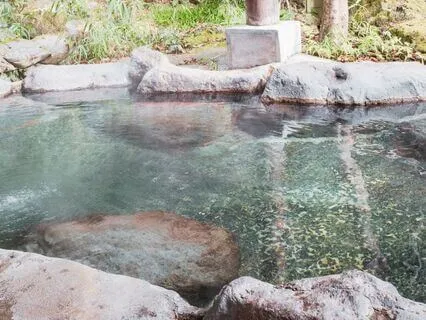 Japanese Onsen In Autumn – Hot Springs & Crimson Leaves