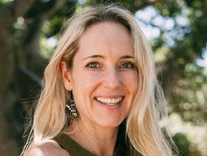 Being A Wise Friend To Yourself With Dr. Diana Hill