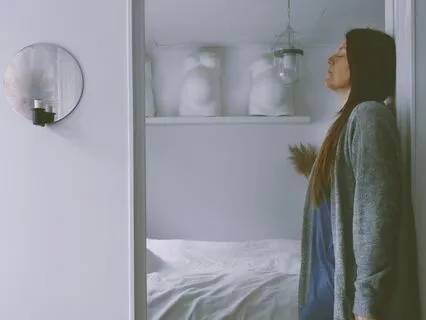 Kort Yoga nidra för att landa här och nu