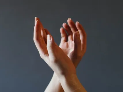 Kropsbevidsthed og åndedragets omfavnelse