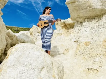 "La Loba" Sing To The Bones