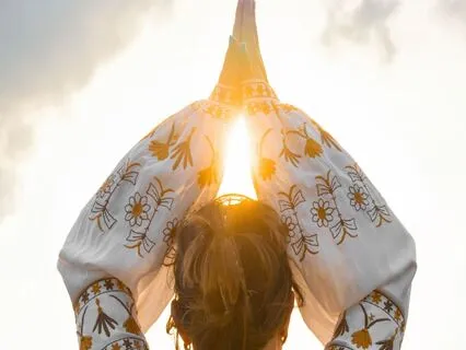 Listening To The Inner Nudge: Emotional Loops And Attention