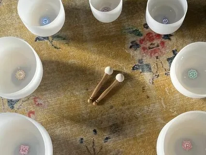 Live Soundbath: Crystal Bowls For Grounding And Sleep