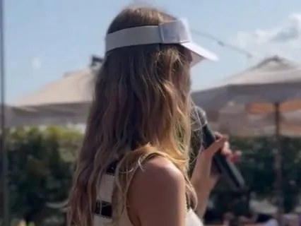 Magnetic Presence: 5-Min EFT Taping For Speaking Confidence