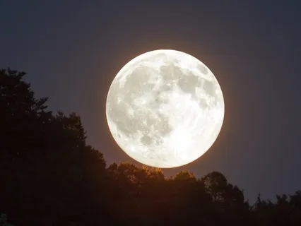 Manifesting With The Lunar Cycle