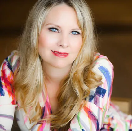 Manifesting With The Quantum Field With Guest Lynn Mctaggert