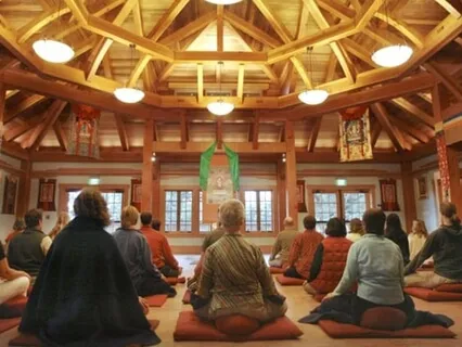 Meditating At Home Vs. A Meditation Center