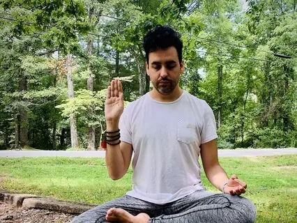 Meditation Using Abhaya Mudra