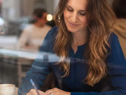 Meet Yourself A Year From Now: A Future Self Visualization