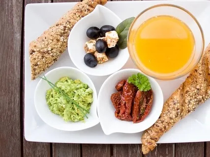 Mindful Practice While Eating (5 Minutes)