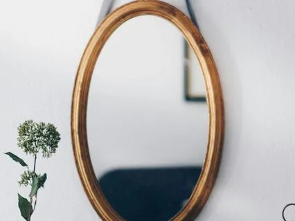 Mirror Miracles: Attracting Abundance