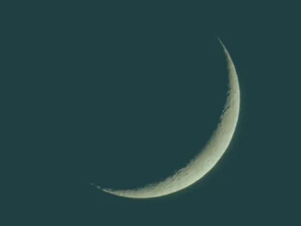 New Moon Guided Meditation To Tune In + Set Intentions