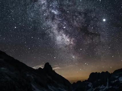 Night Meditations 2 Binaural Beats 5Hz (8 hours)