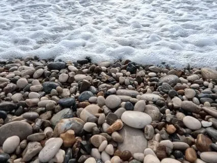 Ocean Waves For Sleep – Peaceful Waves On Pebble Beach