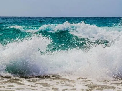 Ocean Waves Pulling Tumbling, Crackling Rocks - 10 Minutes