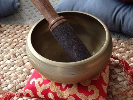 OM Chanting With Tibetan & Crystal Bowls
