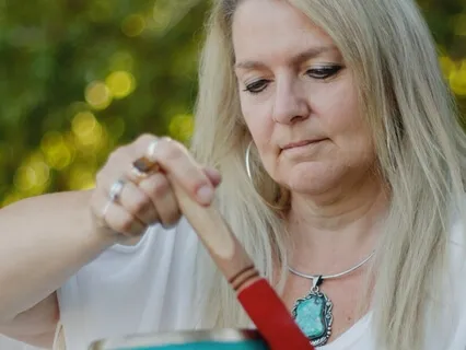 Om Mani Padme Hum - A Chant to Cleanse Our Minds And Souls