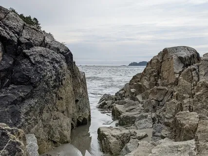 Pacific Waves Torquin Islet Tofino