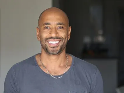 Pause For Gratitude: Calm Your Mind (Pink Noise Background)