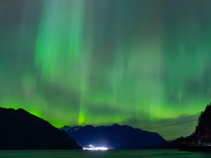 Peaceful Music: Aurora Veil Calm