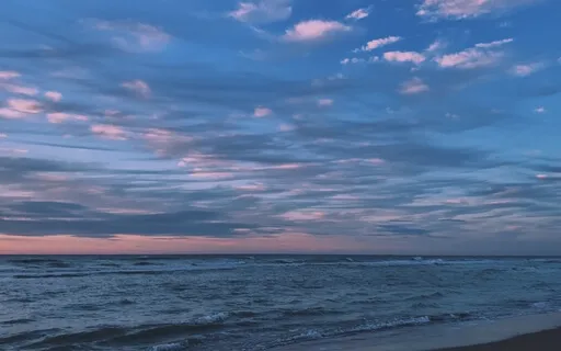 Peaceful Ocean Waves: Calm State