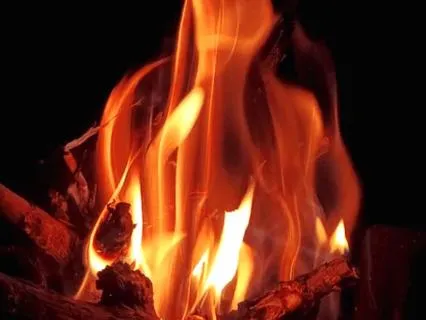 Sleep Piano And Fire Sounds – Burning Campfire In The Dark
