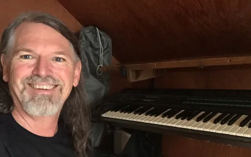 Piano Over Synth Drone Jam By Miles Eddy - 220104e VT-100