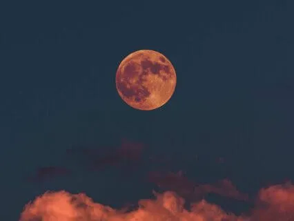 Por La Luna