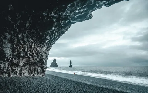 Powerful Ocean Waves ! Reynisfjara Black Sand Beach, Iceland