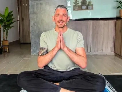 Learn Yogic Breathing - Pranayama Basics (14min)