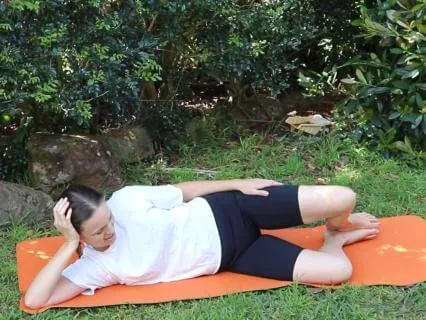 Prenatal Yoga Clamshells