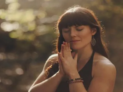 Quick Calm & Focus Now - 5 Minute Breathe To The Beat