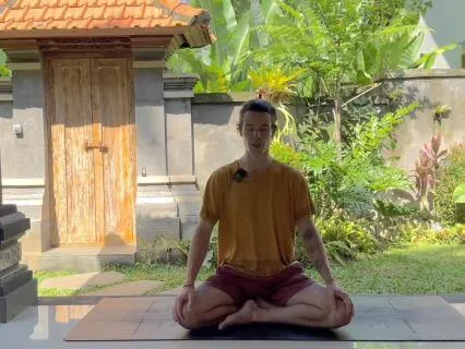 Quiet The Mind, Return To Centre – Posture & Breath (10 Minutes)