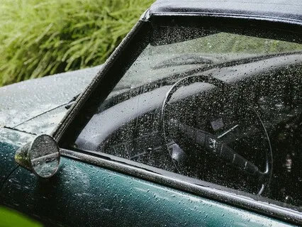 Rain - Car Windscreen: Binaural Ambience