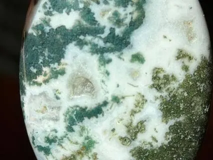 Reiki With Moss Agate: Presence & Interconnectedness