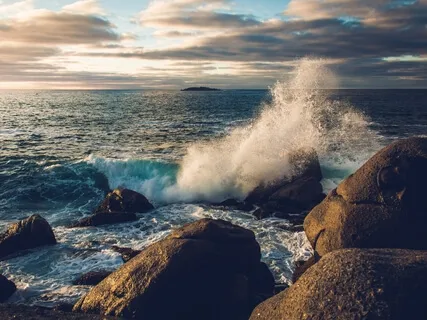 Relaxation And Ease For Sleep With Delicate Piano And Ocean Waves