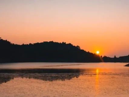 Rest In The Calm That Remains - Unwind And Let Go Of The Day
