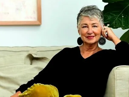 Revealing The Richness Of The Rose With Dee Light