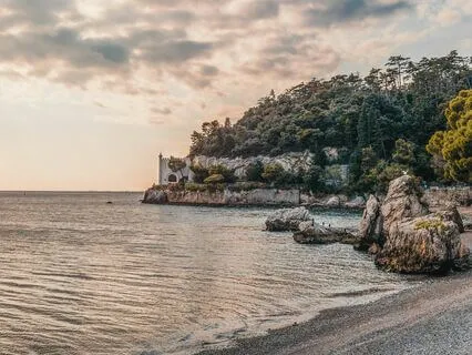 Romantic Verse: 'Annabel Lee' With Ocean Waves And Music