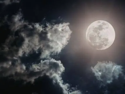 Sagittarius Full Moon: Releasing Limits & Expanding Truth
