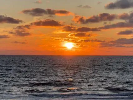 Sea Waves At Sunset – Ambience For Deep Sleep
