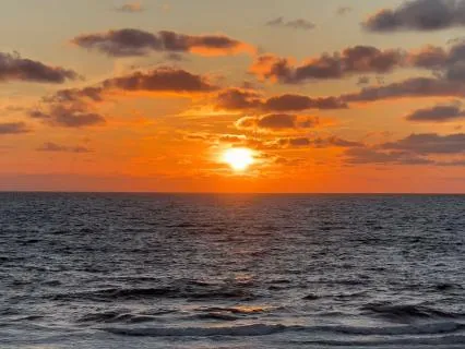 Sea Waves At Sunset – Ambience For Deep Sleep