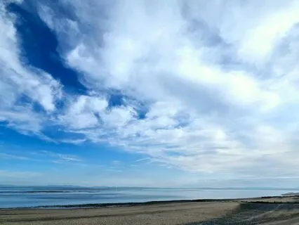 Seashore At Dawn - Twinkling Waves - Nature Soundscape