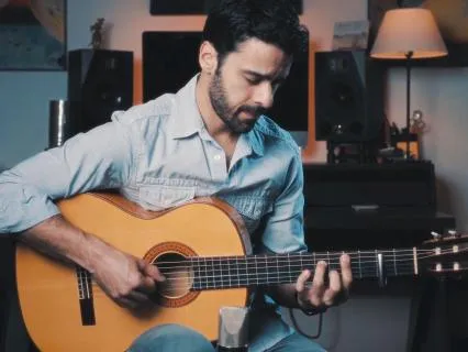 Serene Acoustic Guitar For Peaceful Moments