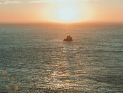 Serene Ocean Waves And Gong In The Morning (15 Minutes)