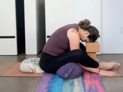 Settle: Yin Yoga For The Hips